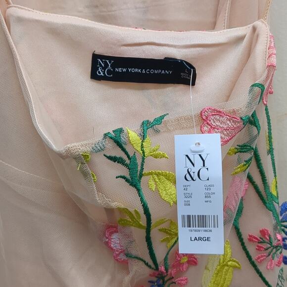 NWT NY & Co Sheer Floral Embroidered‎ tanktop size Large - Picture 3 of 5